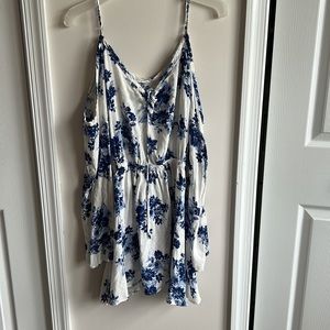 Women’s honey punch dress size Medium with open shoulders— so cute!